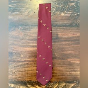 Men’s Burgundy Vintage tie. 55 Inches Long, 3 Inches Wide. Gently used